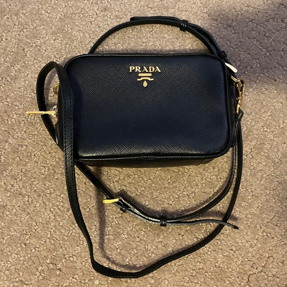 classic prada bag - Picture 1 of 4